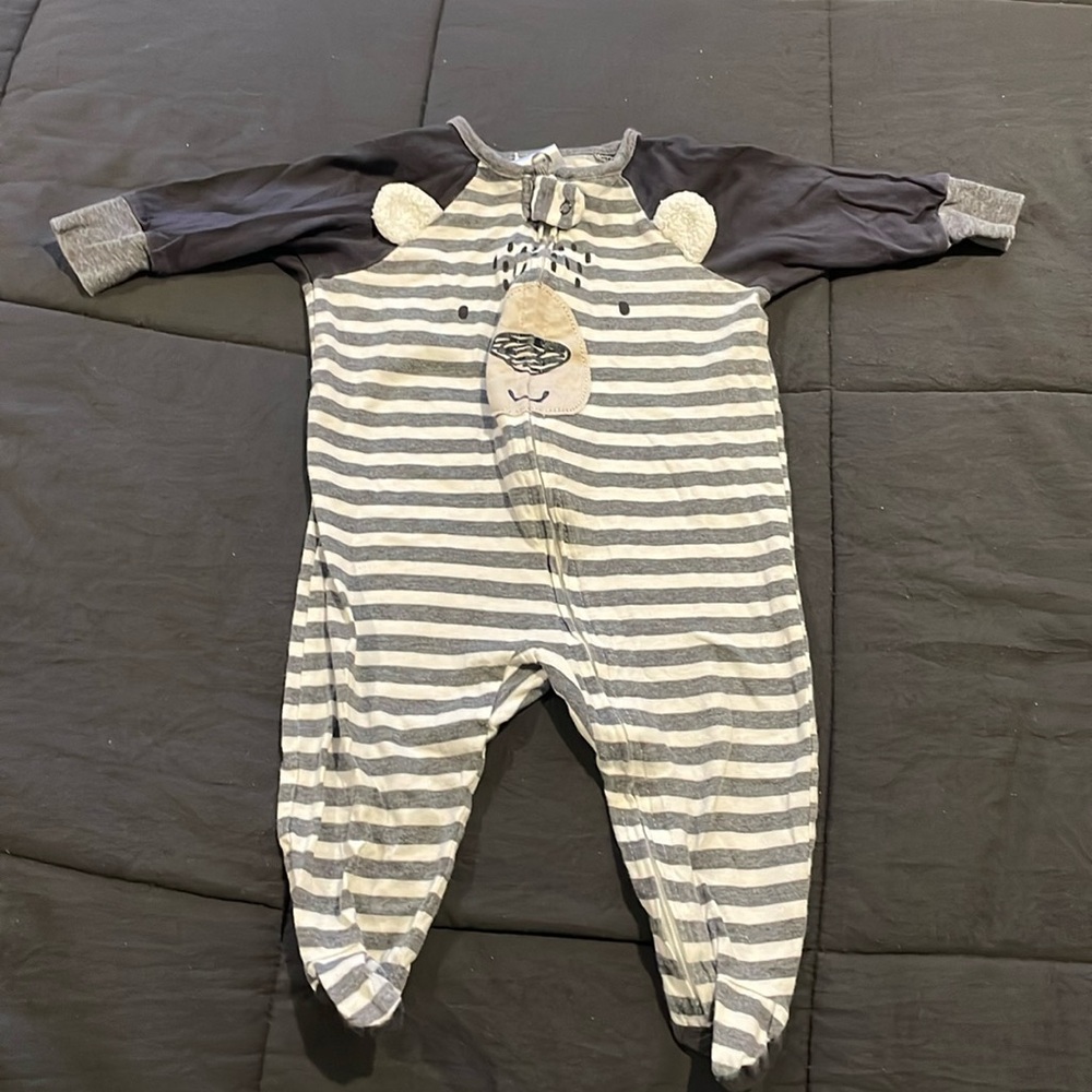Gently used 3-6m Gerber footie pajamas - Picture 1 of 4
